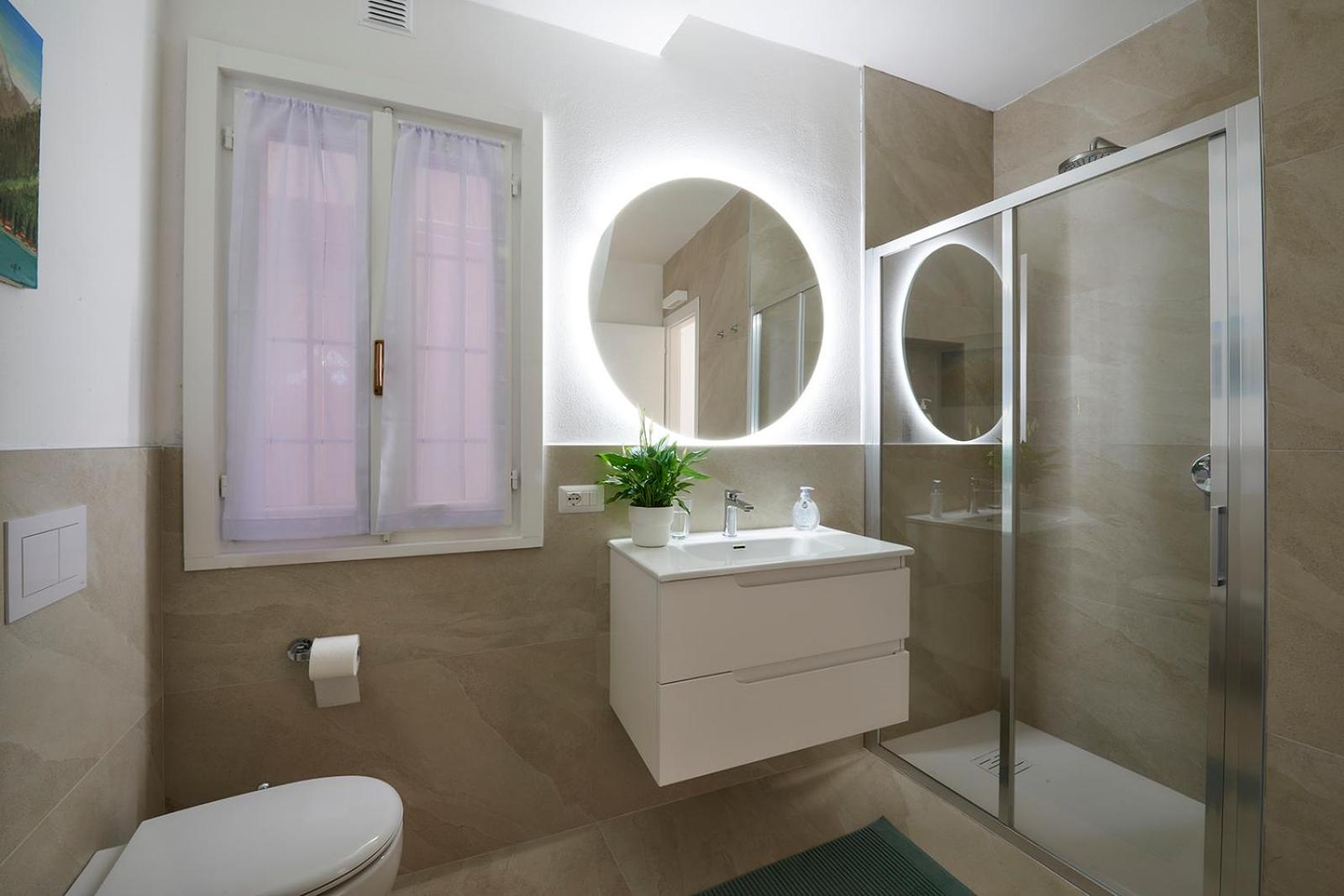 Sisters' House Apartment Варена Екстериор снимка